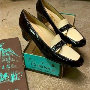 Lady’s dress mid pump, shoes ,Black and Tan